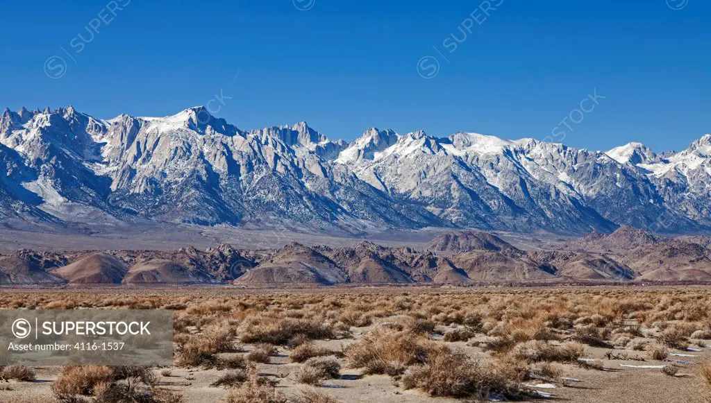 USA, California, Alabama Hills, View of Mt Whitney and Sierra Nevada