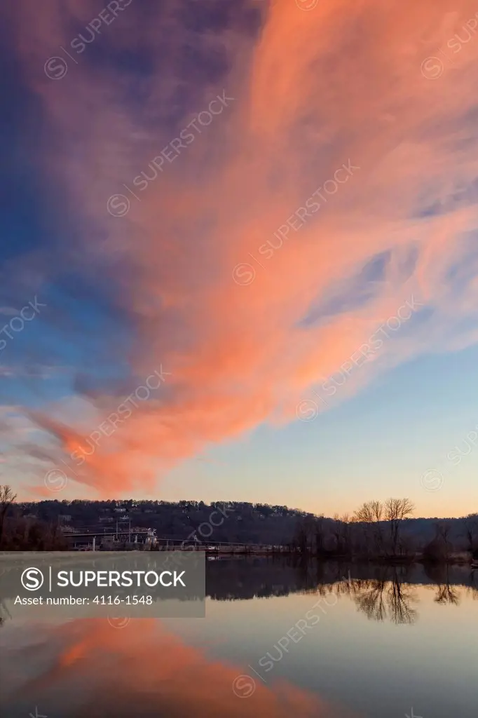 USA, Arkansas, North Little Rock, Sunset colors over Big Dam Bridge on Arkansas River