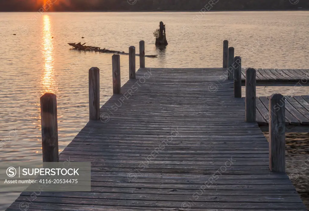 Pickthorne Lake boat dock at dawn