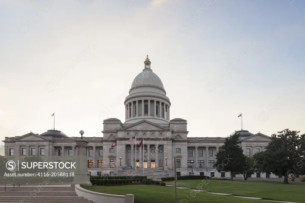 Arkansas State Capitol, dusk