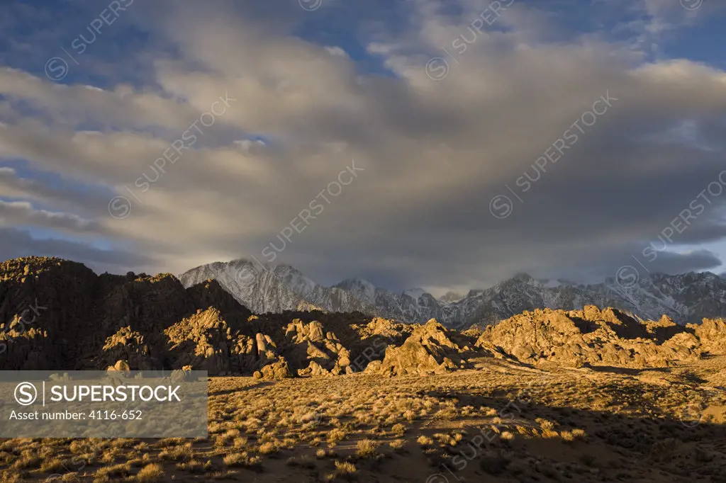 USA, California, Alabama Hills and High Sierra, morning light and clouds