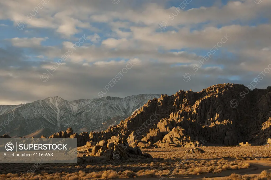 USA, California, Alabama Hills and High Sierra, morning light and clouds