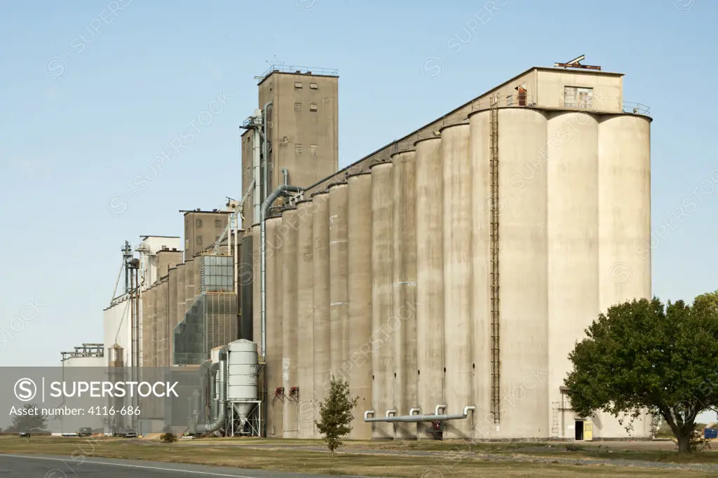 USA, Arkansas, Rice and grain storage silos