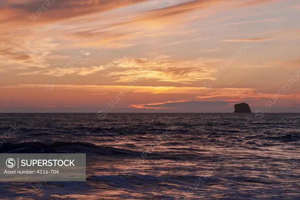 USA, Washington, Olympic National Park, Rialto Beach, Sunset over sea