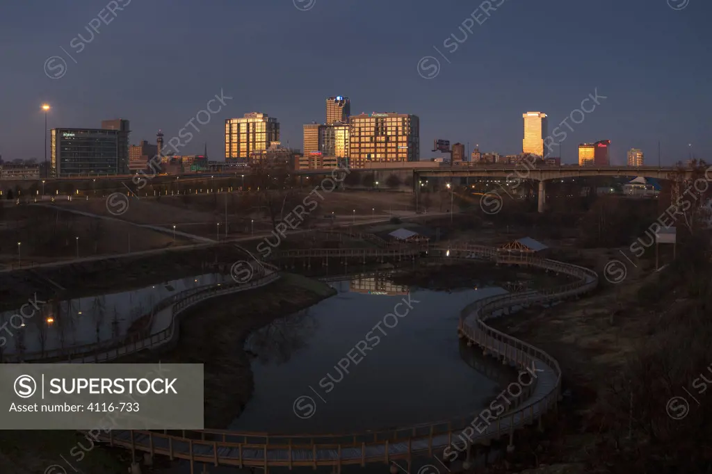 USA, Arkansas, Dawn's light on city