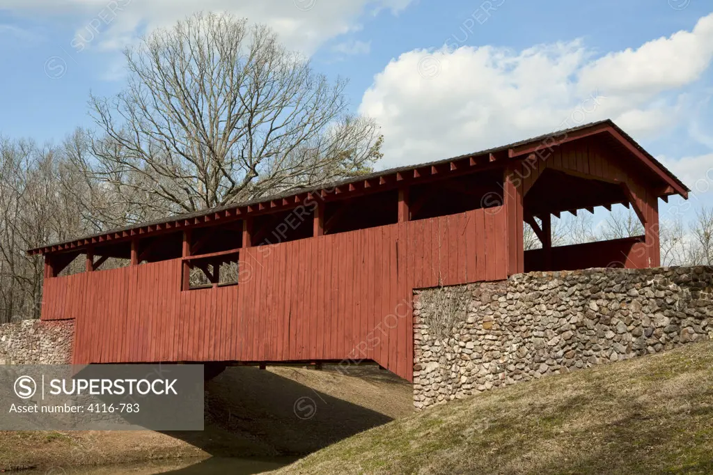 Old covered bridge, Burns Park, North Little Rock, Arkansas, USA