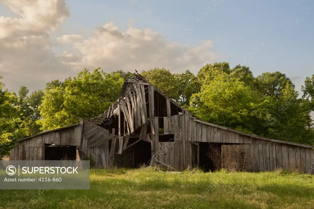 Afternoon light on an old barn in disrepair