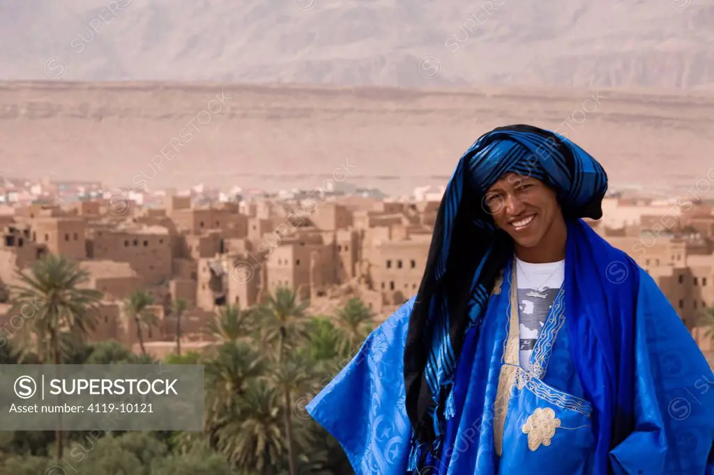 Photograph of a Moroccan man and the city of Tinerhir in the background