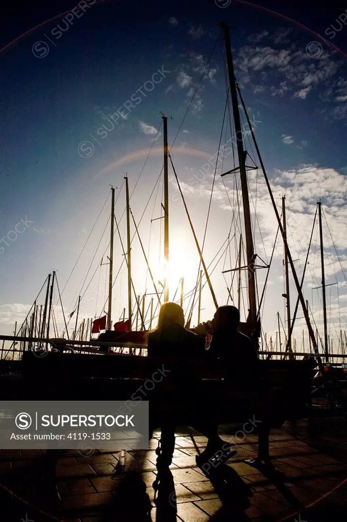 Photograph of a couple watching the sunset in Herzeliya´s marina