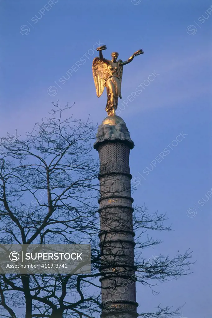 Photograph of a golden monument in the streets of Paris