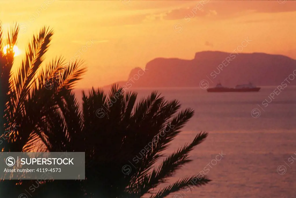 Photograph of the Mediterranean sea as seen from one of the coasts of Italy at sunset
