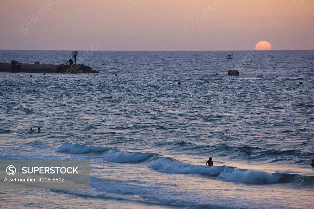 Photograph of the coastline of Tel Aviv at dusk