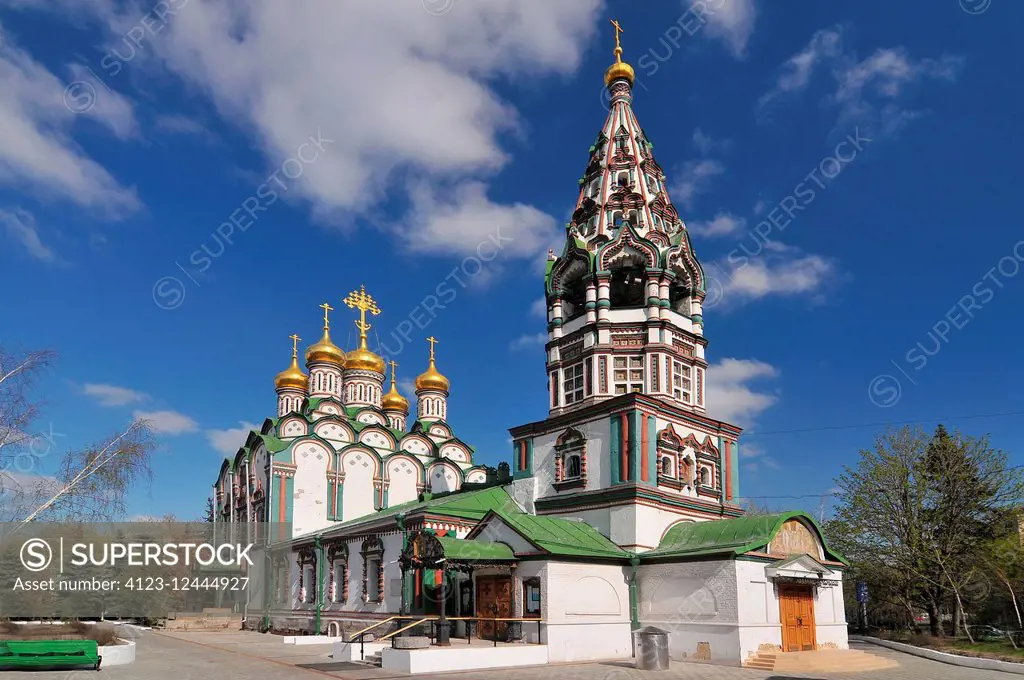 Russia, Moscow, Church of Saint Nicholas in Khamovniki, late 17th century parish church of a former weavers sloboda in Khamovniki District of Moscow.