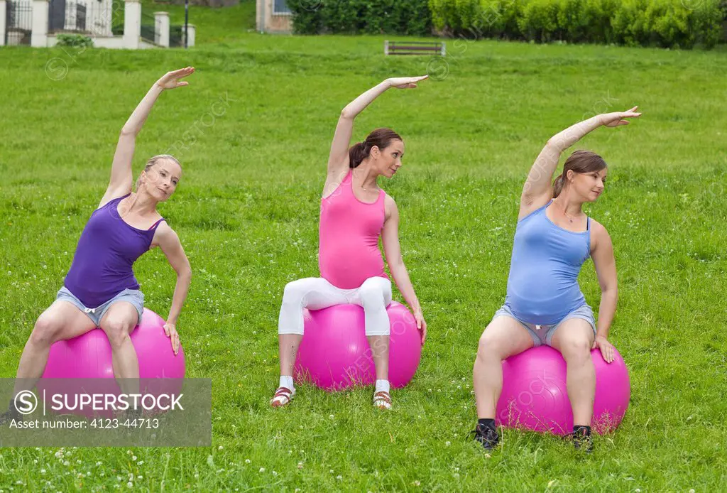 Pregnancy exercise classes at the park.