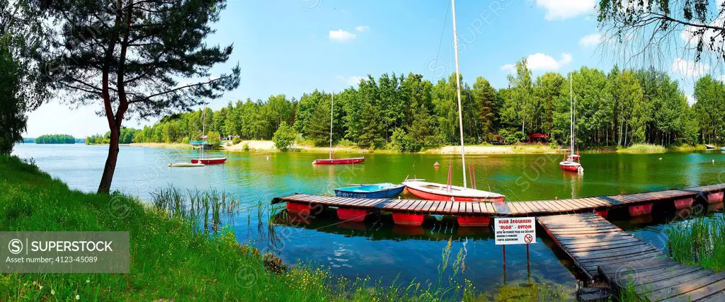 Poland, Silesian Province, tarnogorski district, Swierklaniec. Czechlo - Naklo Lake.