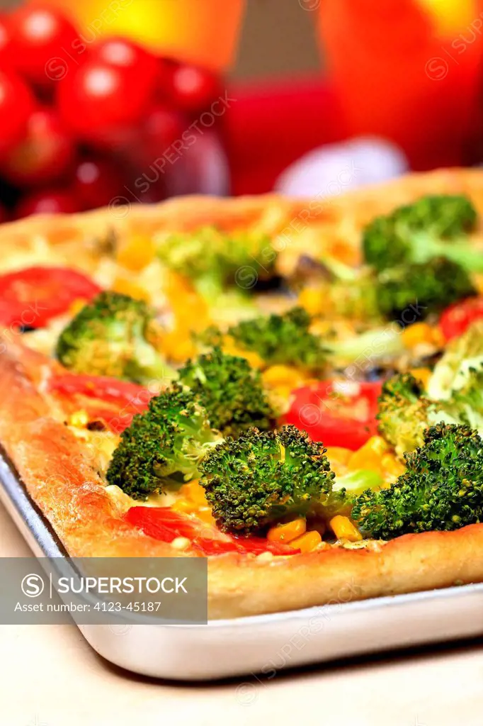 Veggie pizza with pepper and broccoli.