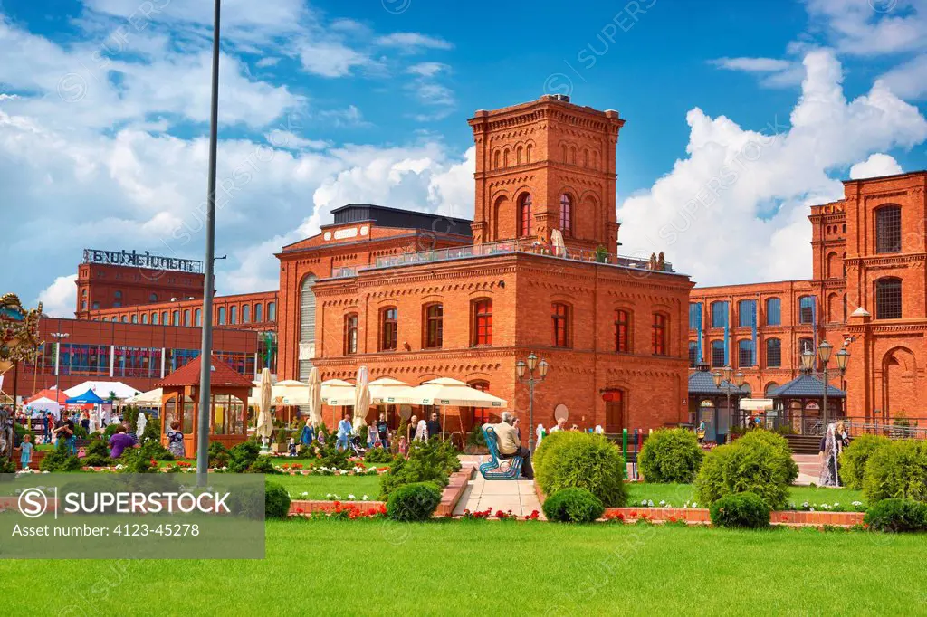 Poland, Lodzkie Province, Lodz. Shopping centre 'Manufaktura', Market Square.