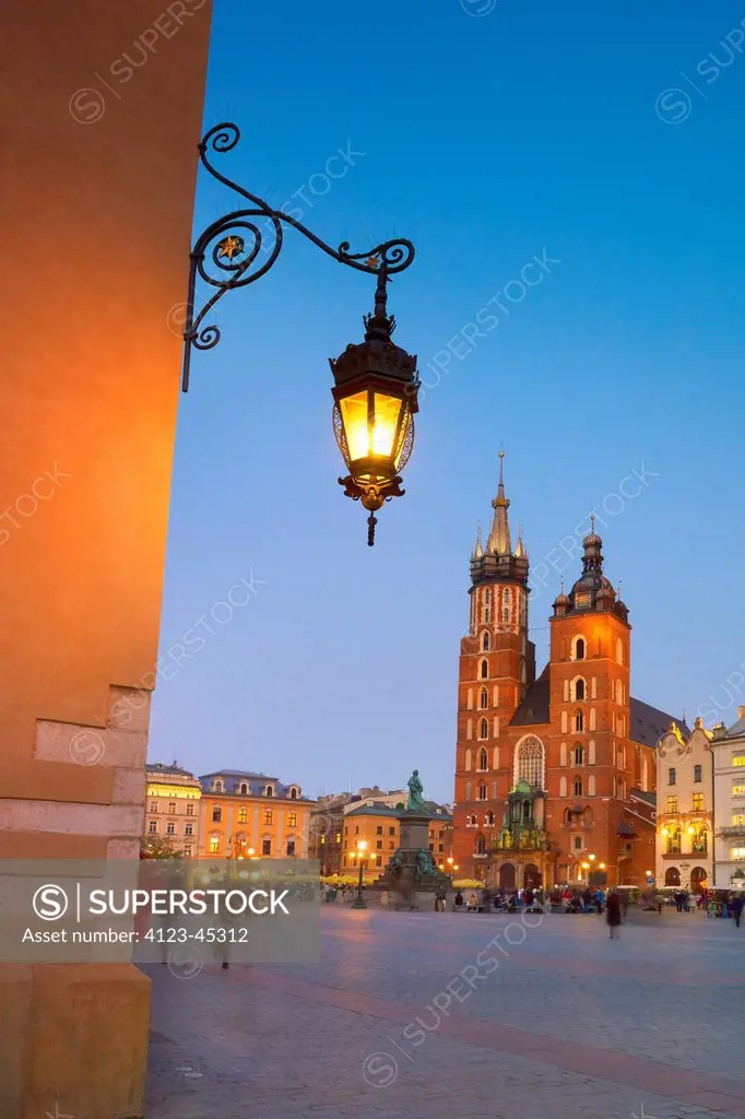 Poland, Malopolskie Province, Krakow. Main Market Square with a view on Marian Church.