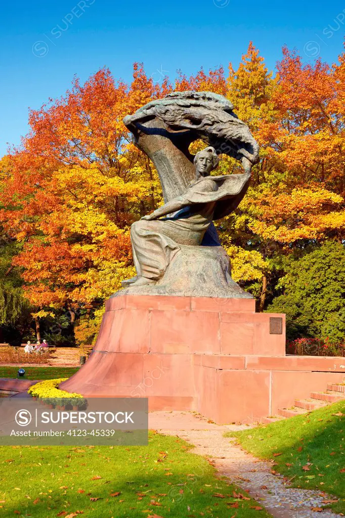 Poland, Mazovia Province, Warsaw. The Royal Baths Park, palace-garden complex, Chopin Statue.