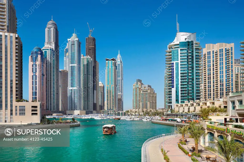 Dubai, the United Arab Emirates. Marina, harbour and housing estate.