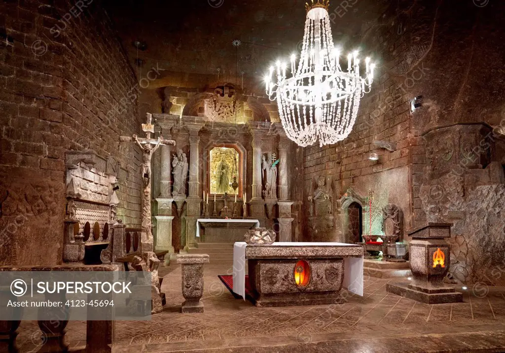 Poland, Malopolskie Province, Wieliczka. Wieliczka Salt Mine, historic object on the UNESCO list. Alter in St Kinga chapel.
