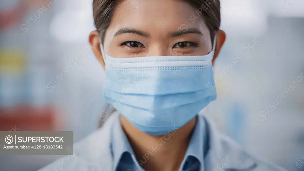 Healthcare specialist wearing a face mask