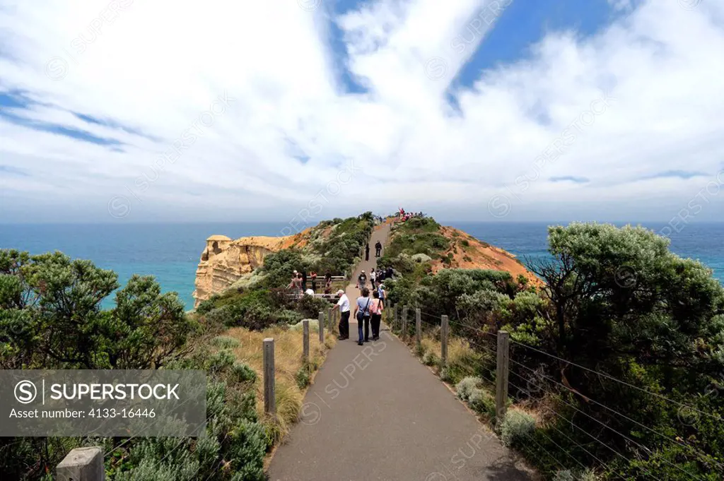 Twelve Apostles,Australia,Victoria,Port Campbell Nationalpark,Great Ocean Road,Tourists at view point