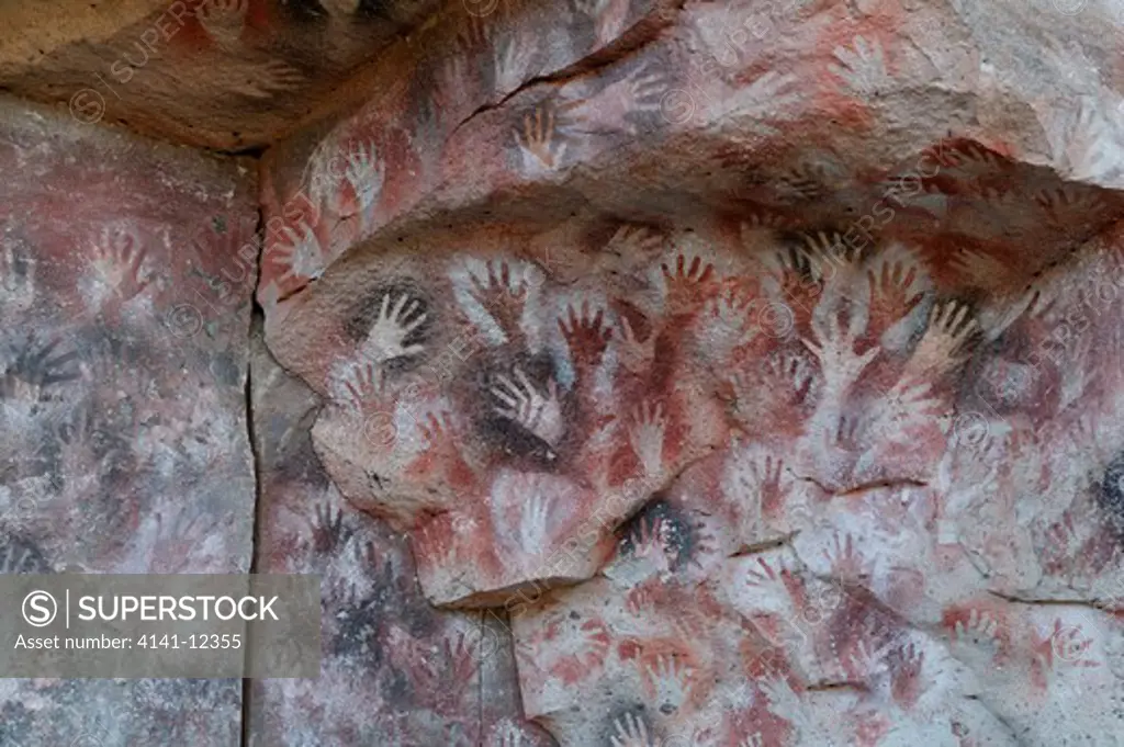 rock painting, argentina, patagonia, santa cruz province, rock painting of the cueva de los manos , unesco world heritage centre. date: 08.12.2008 ref: zb1039_125994_0039 compulsory credit: nhpa/photoshot