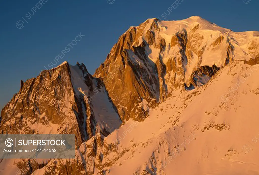 val d'aosta - mont blanc range mont blanc (4810m), mont blanc de courmayeur (4769m), aiguille blanche de peuterey (4108m) at sunrise. 