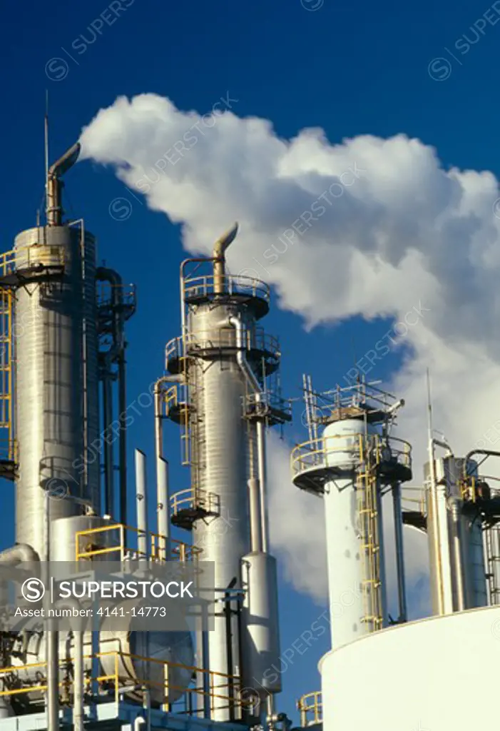 kapuni gas treatment plant discharging carbon dioxide (co2) emissions from chimneys. kapuni, taranaki, north island, nz.