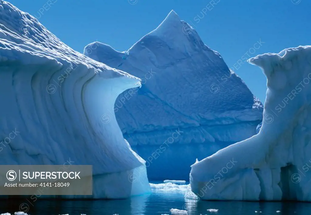 icebergs antarctic peninsula