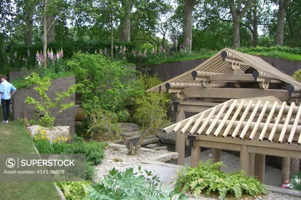 i dream i seek my garden a traditional chinese garden from the song period designed by shao fan for the kt wong charitable trust. it uses traditional buildings and historically accurate plants (including peonies, foxgloves and bamboo) chosen for their medicinal properties and cultural symbolism. chelsea rhs flower show, london, england 2008 date: 22.10.2008 ref: zb1159_122662_0046 compulsory credit: photos horticultural/photoshot 