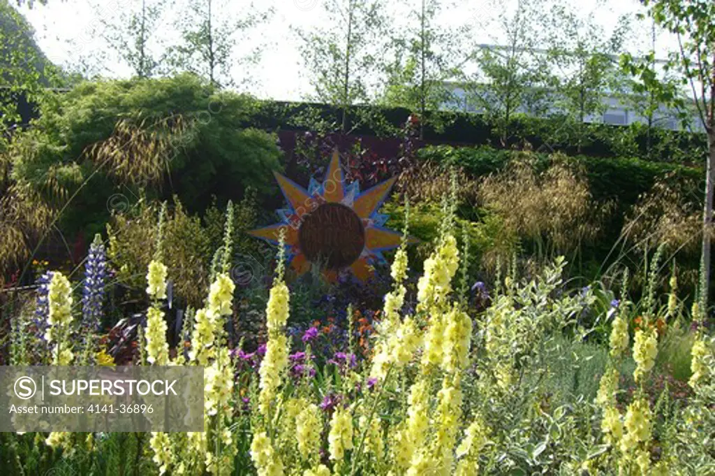 mixed planting with a sun mosaic at the centre, chelsea rhs flower show, london, england 2008 date: 22.10.2008 ref: zb1159_122662_0133 compulsory credit: photos horticultural/photoshot 