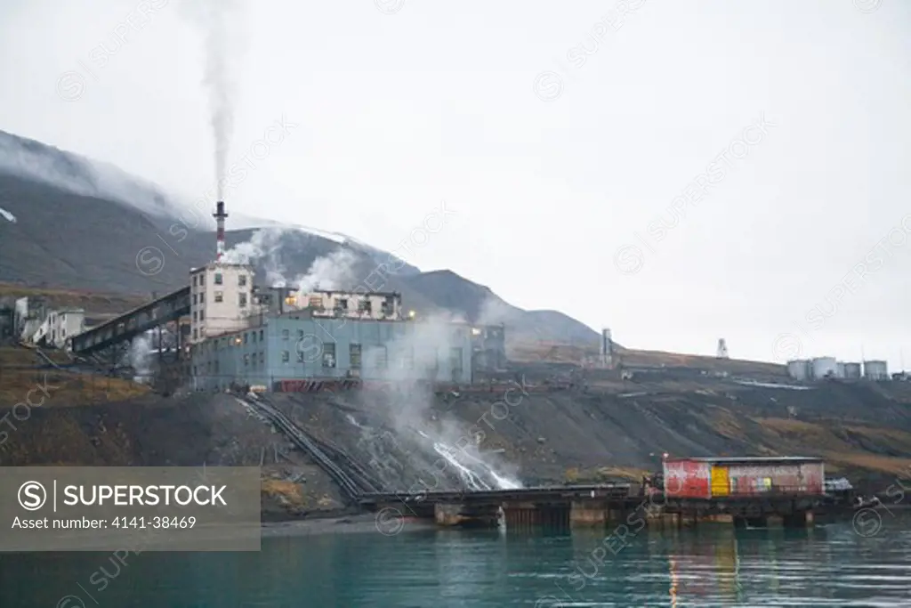 russian coal mining town of ny alesund, svalbard date: 10.12.2008 ref: zb486_126124_0019 compulsory credit: woodfall wild images/photoshot 