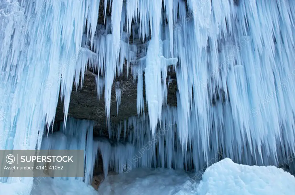 slap pericnik, huge icicles on waterfall frozen in winter, triglav national park, julian alps, gorenjska, slovenia date: 06.11.2008 ref: zb812_123820_0039 compulsory credit: nhpa/photoshot