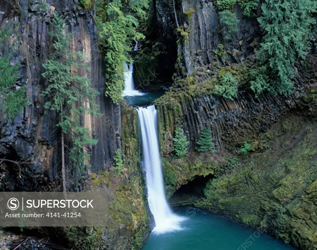 toketee falls. north umpqua river, umpqua national forest, oregon.