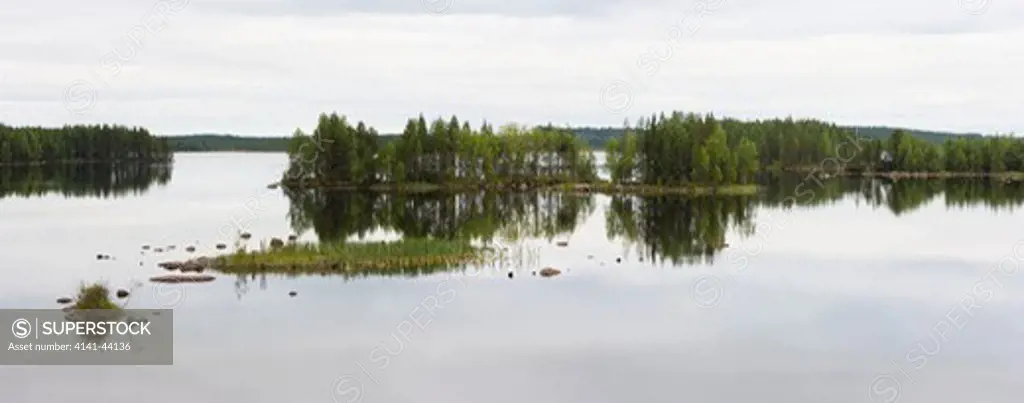 lake lentua finland date: 10.10.2008 ref: zb860_122767_0020 compulsory credit: woodfall wild images/photoshot 