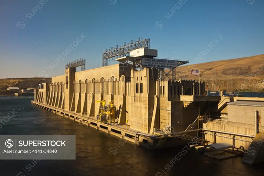 Rock Island Dam, A Hydroelectric Dam In The Columbia River Operated By Chelan County Pud, Near Wenatchee In Eastern Washington State, Viewed From The Amtrak Empire Builder, Usa, Empire_Builder-376