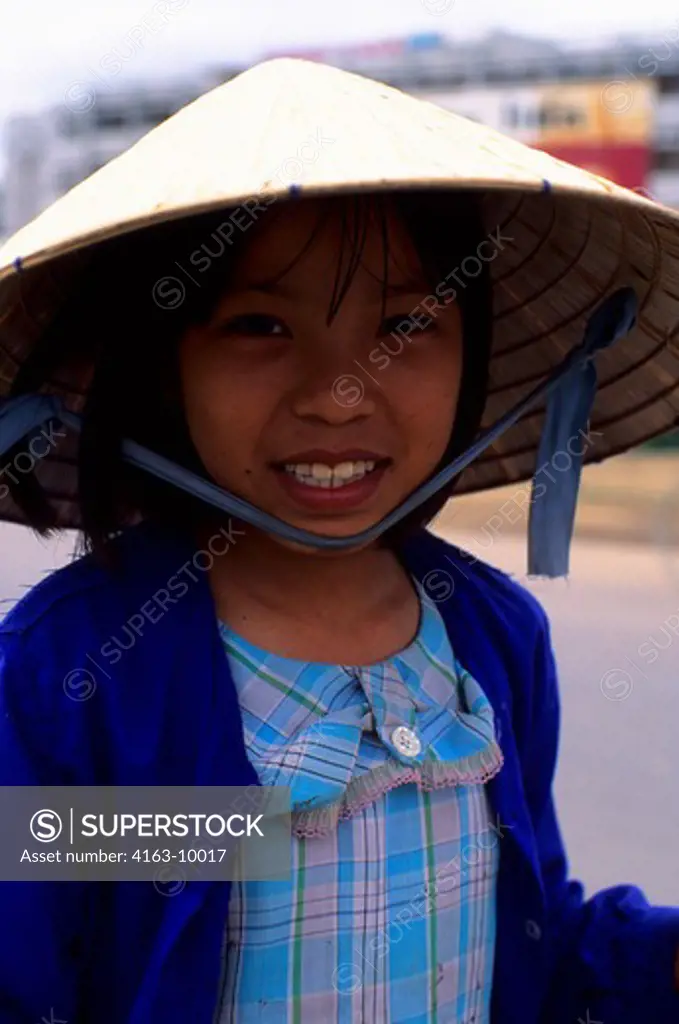 ASIA, VIETNAM, NEAR MY LAI, PORTRAIT OF LOCAL GIRL