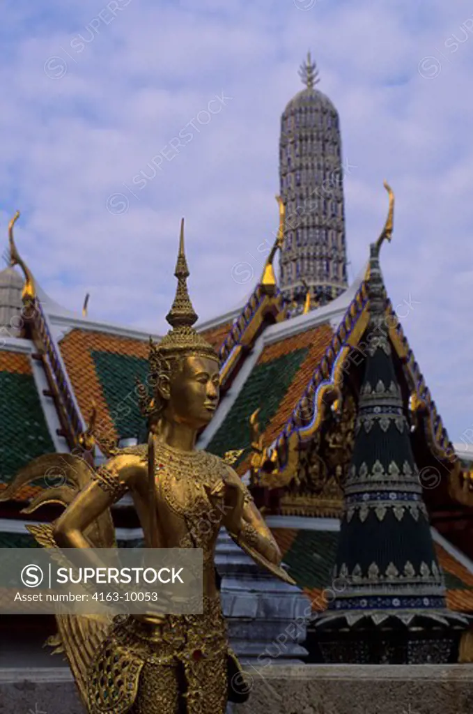 THAILAND, BANGKOK, GRAND PALACE, GOLD STATUE