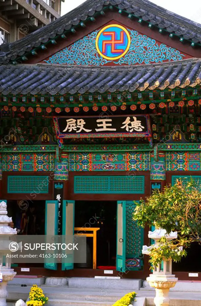 KOREA, SEOUL, SUSONG-DONG, CHOGAESA BUDDHIST TEMPLE