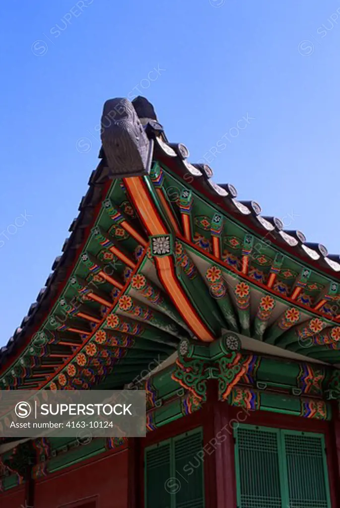 KOREA, SEOUL, KYUNGBOK ROYAL PALACE, MANCH-UNJON HALL, DETAIL OF ROOF