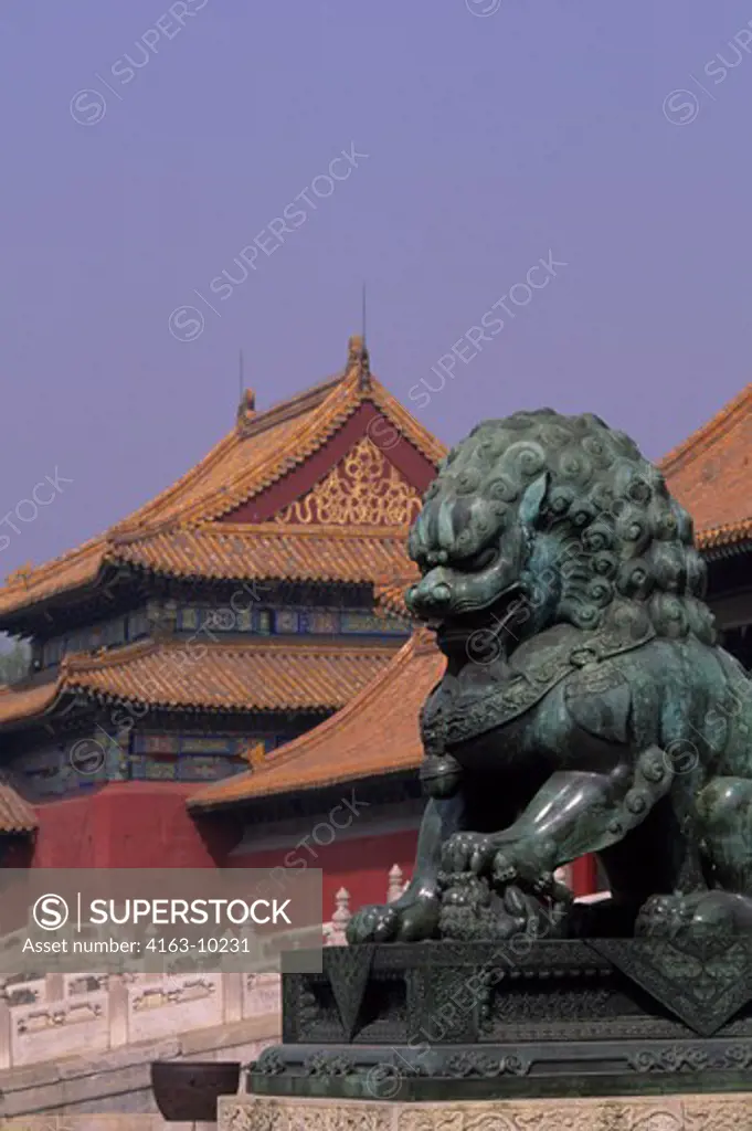CHINA, BEIJING, FORBIDDEN CITY, BRONZE LION