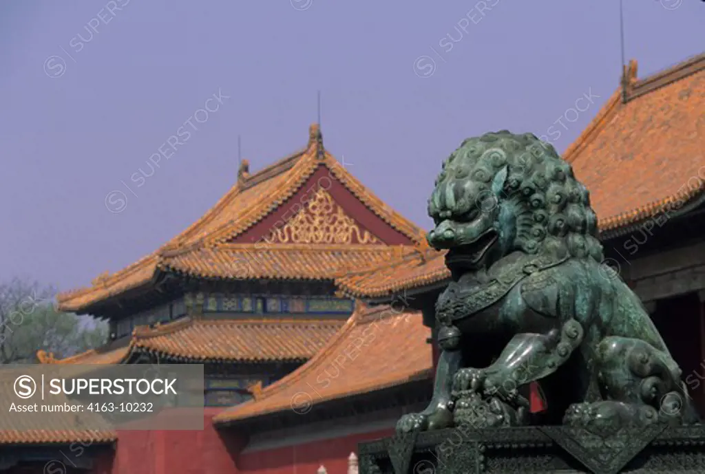 CHINA, BEIJING, FORBIDDEN CITY, BRONZE LION