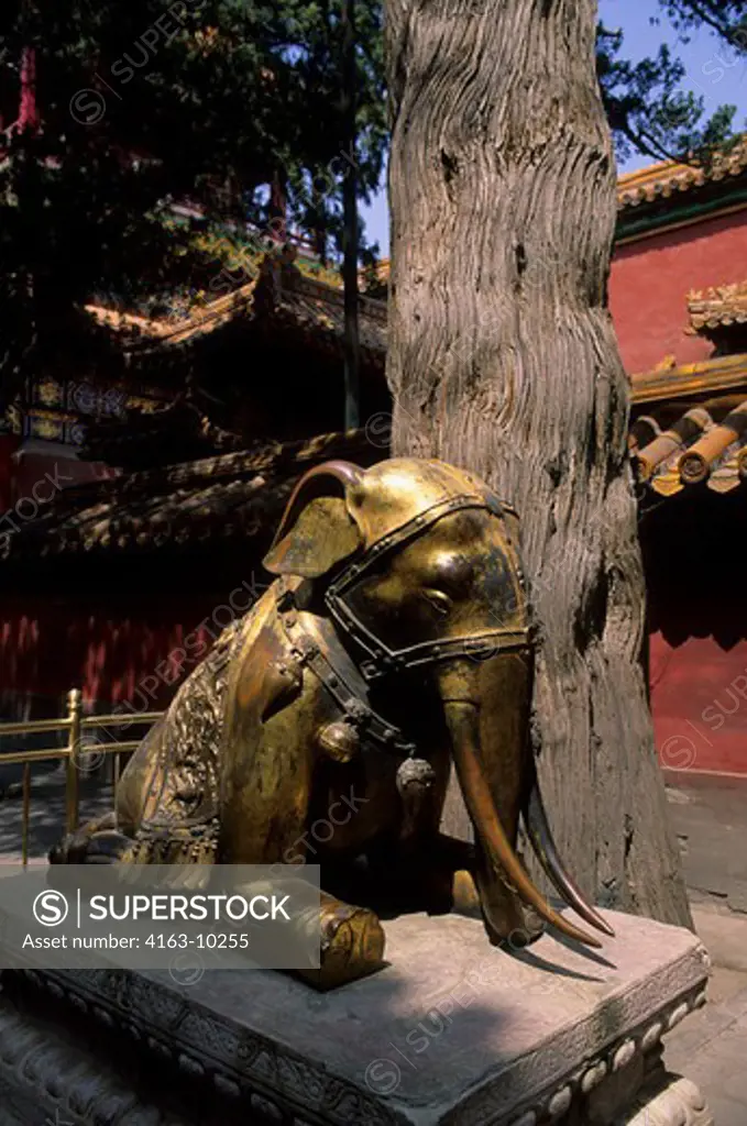 CHINA, BEIJING, FORBIDDEN CITY, IMPERIAL GARDEN, BRONZE ELEPHANT