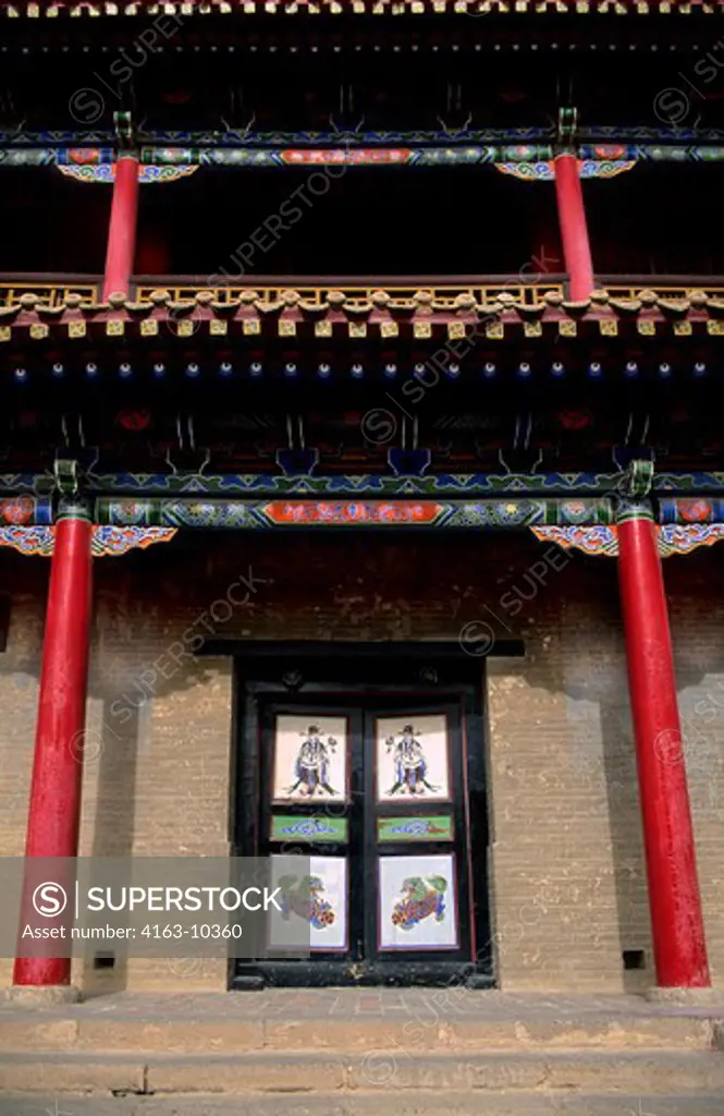CHINA, GANSU PROVINCE, JIAYUGUAN, MING FORTRESS (1372) WESTERN LIMIT OF GREAT WALL, DOOR