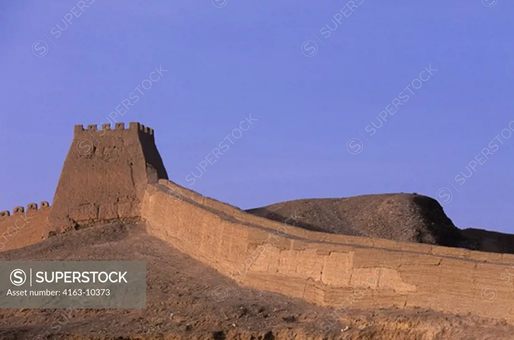 CHINA, GANSU PROVINCE, JIAYUGUAN, MING FORTRESS (1372) WESTERN LIMIT OF THE GREAT WALL