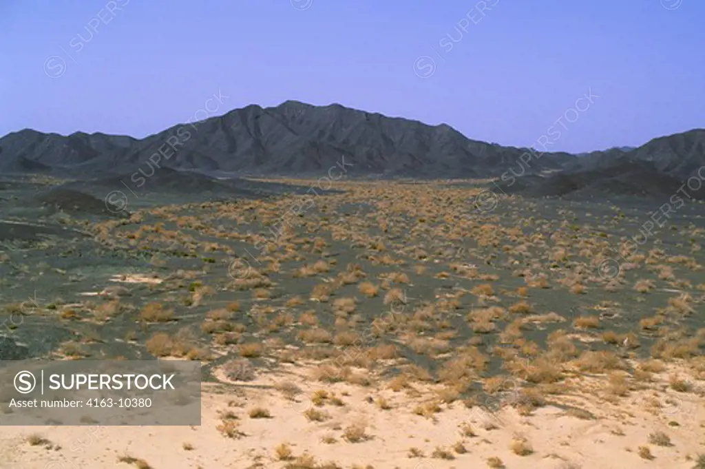 CHINA, GANSU PROVINCE, NEAR HONGLIUYUAN, GOBI TYPE DESERT (GRAVEL DESERT)