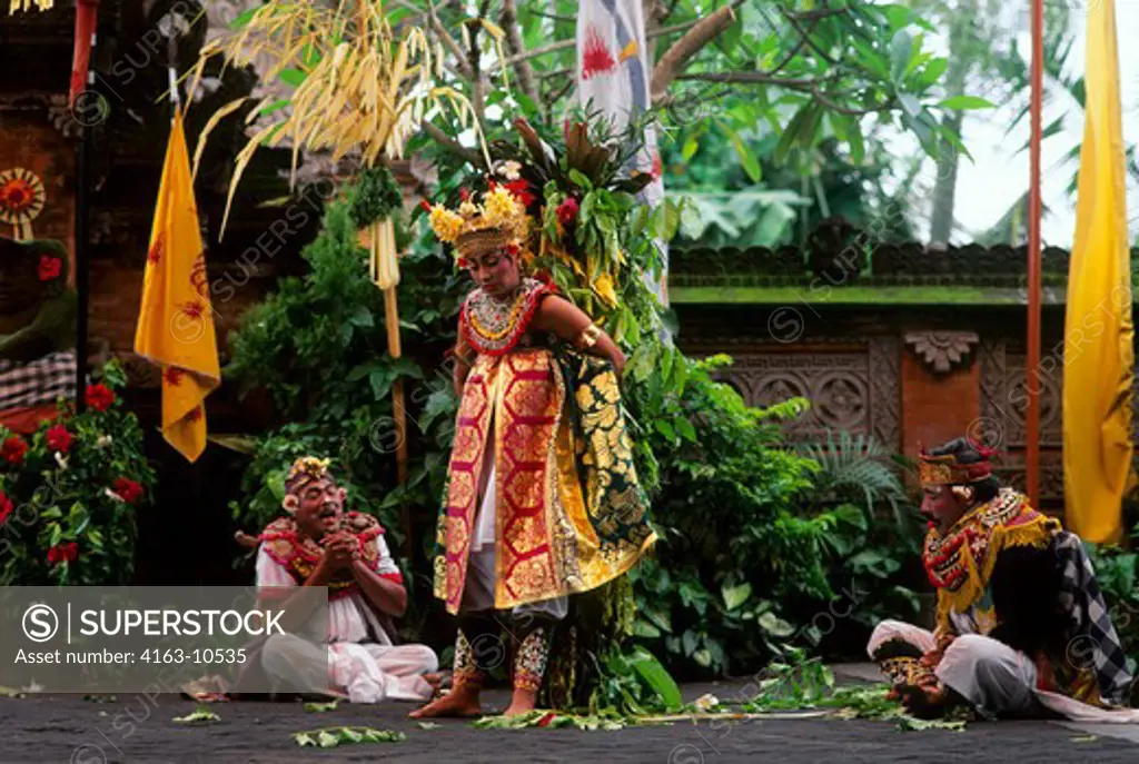 INDONESIA, BALI, BARONG DANCE, SAHADEWA TIED UP ON TREE