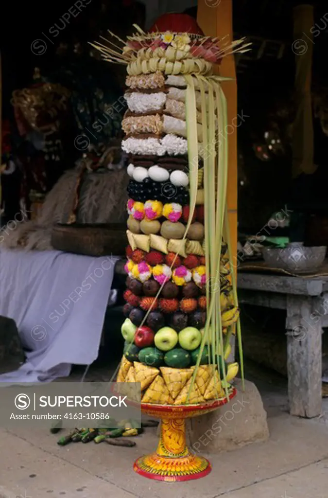INDONESIA, BALI, SMALL TEMPLE, CEREMONY, OFFERING